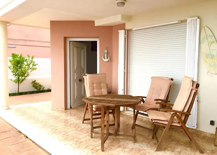 4 Bed House, Private Pool Near Beach