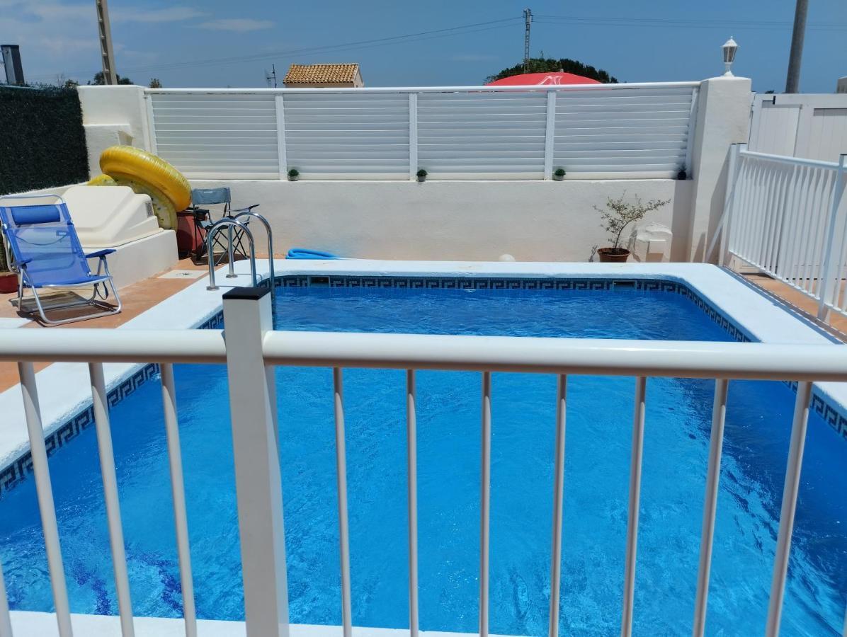 4 Bed House, Private Pool Near *